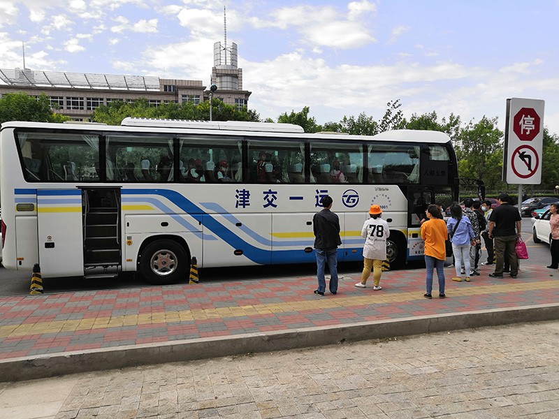 大巴车