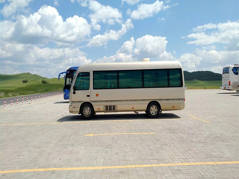 中巴车