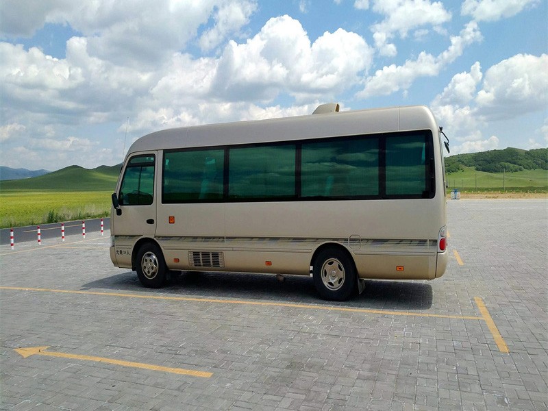 中巴车