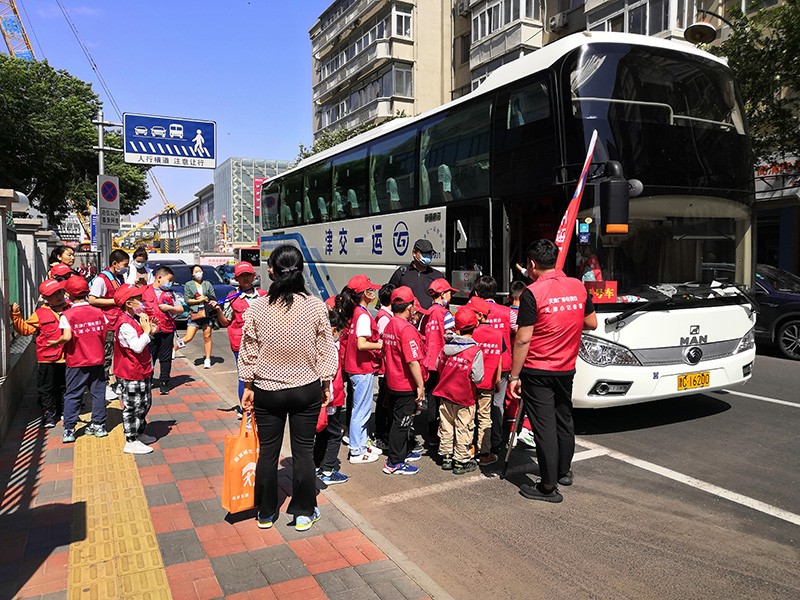 大巴车