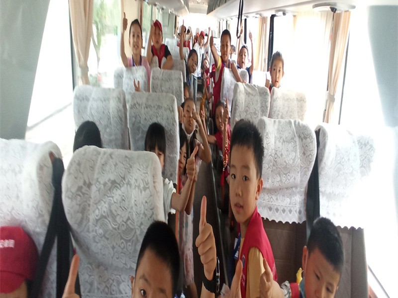 大巴车
