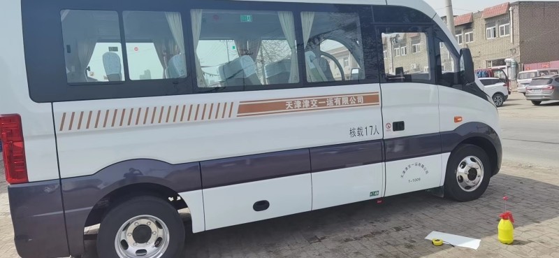中巴车