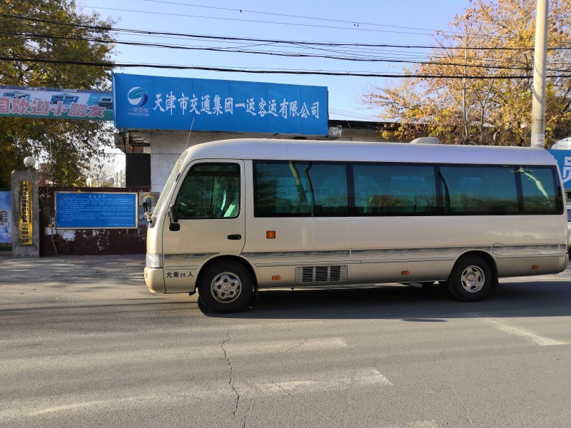 中巴车