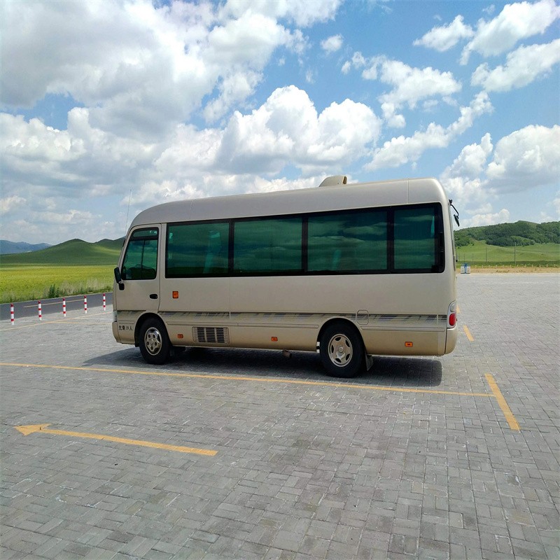 中巴车