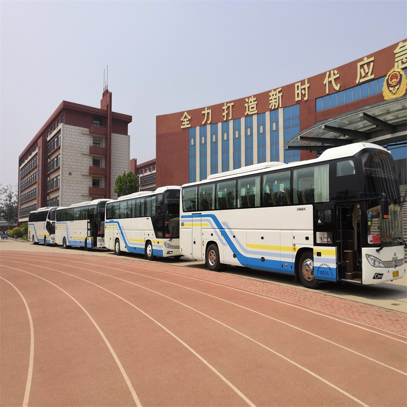 大巴车