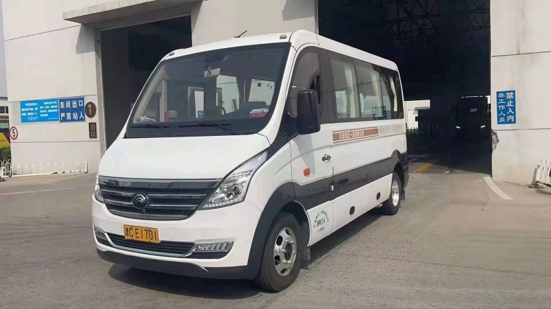 中巴车