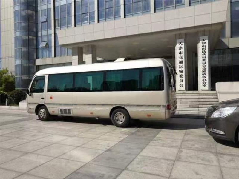 中巴车