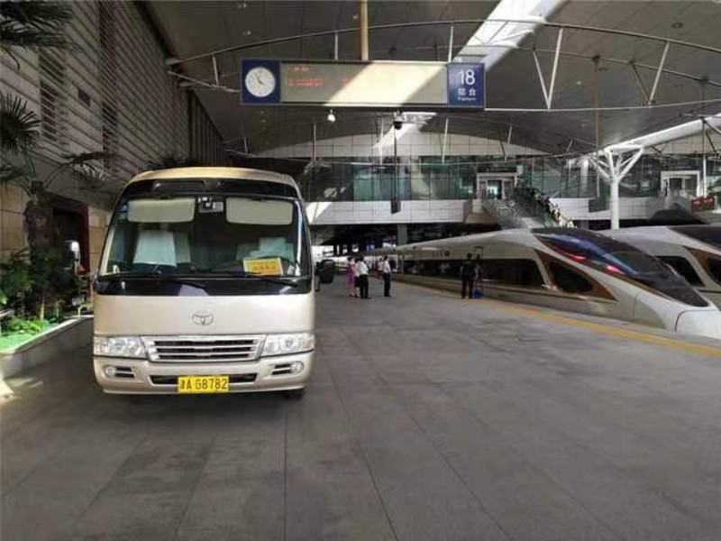 中巴车