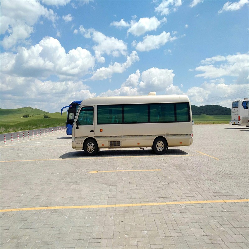 中巴车