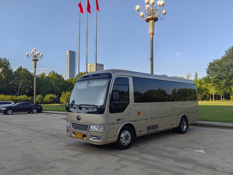 中巴车