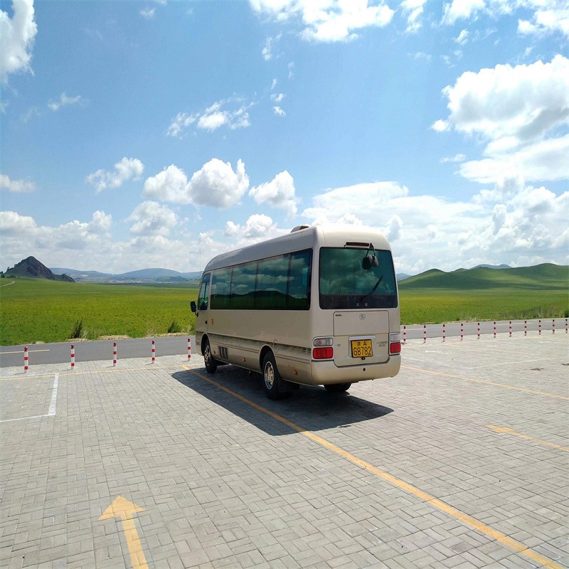 中巴车